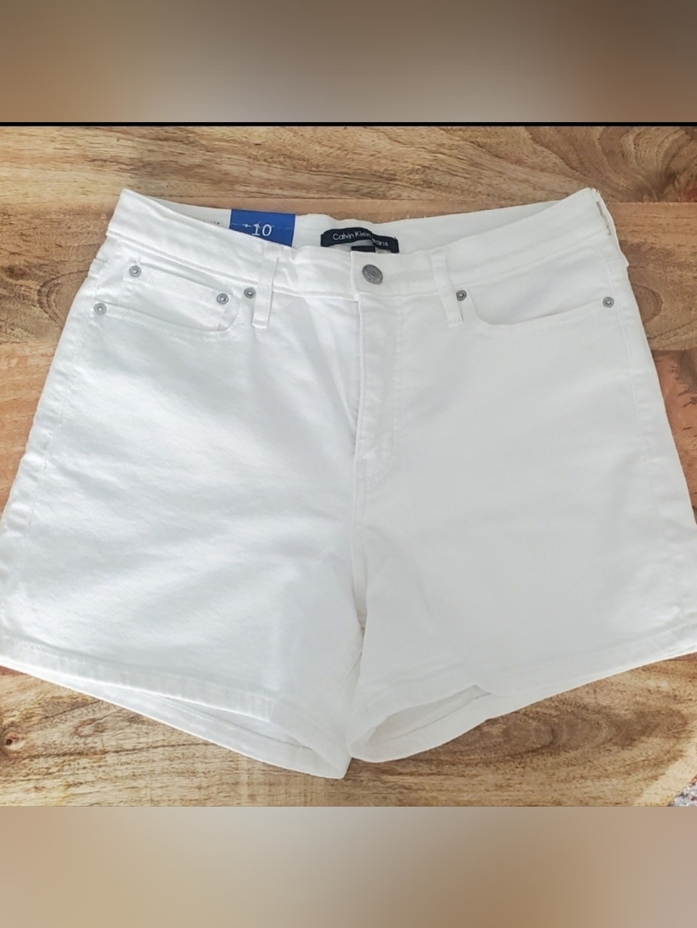 NEW Women's 10 Calvin Klein White Demin Shorts - Picture 2 of 3